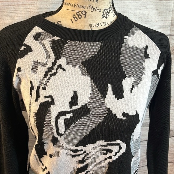 Peace of Cloth Sweater Abstract Design Black & White Size XS - Picture 3 of 9
